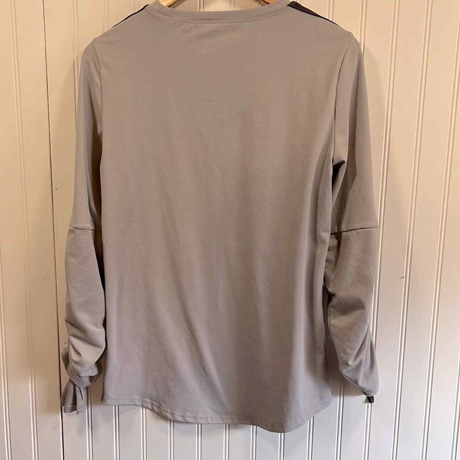 Fabletics essential adjustable long sleeve tee - image 5