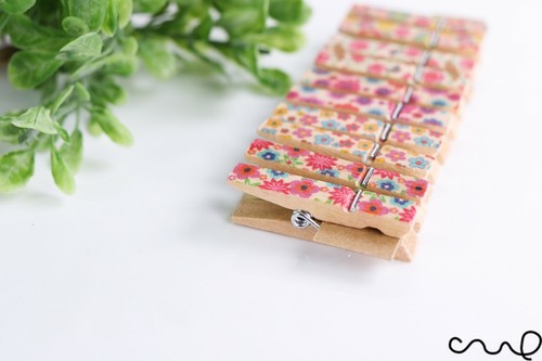 Juego de 10 pequeñas clavijas de tela de madera con estampado floral de 3,5 cm de largo para foto boda F - Imagen 3 de 6