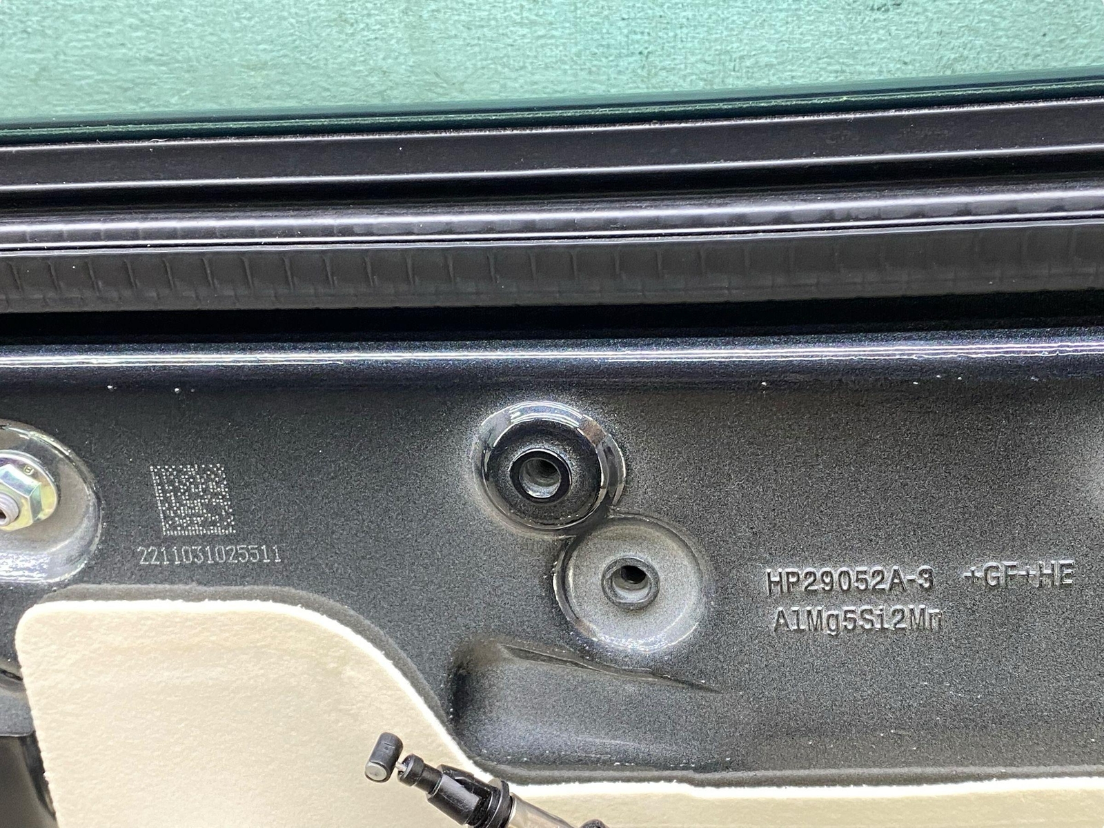 2017-2024 MASERATI LEVANTE OEM RIGHT REAR DOOR SHELL NERO RIBELLE METALLIC (816)