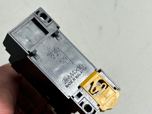 Omron H3Y-4 Second Timer 0-5 sec w/ Base 2-M4X10 - Picture 7 of 7