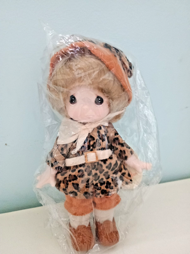 Precious Moments Safari Sue 2000 Chapel event doll 7" signed SamB