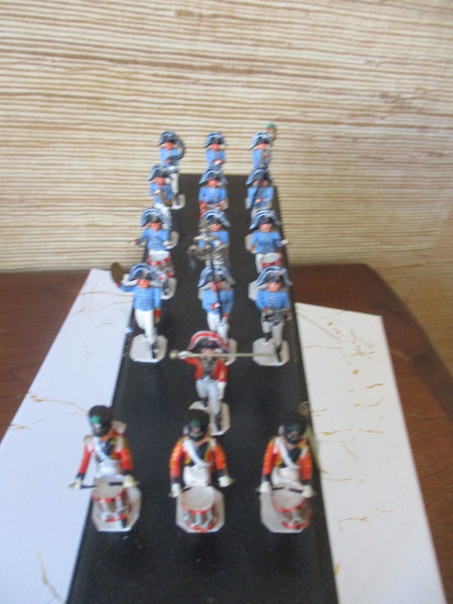 UNIFORME DE FUSILIER DU 3e REGIMENT SUISSE D'INFANTERIE DE LIGNE - RESTAURATION - 1er empire UNIFORME DE FUSILIER DU 3e REGIMENT SUISSE D'INFANTERIE DE LIGNE - RESTAURATION - 1er empire