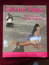 Bettie Page : The Life of a Pin-Up Legend by Karen Essex, Bettie