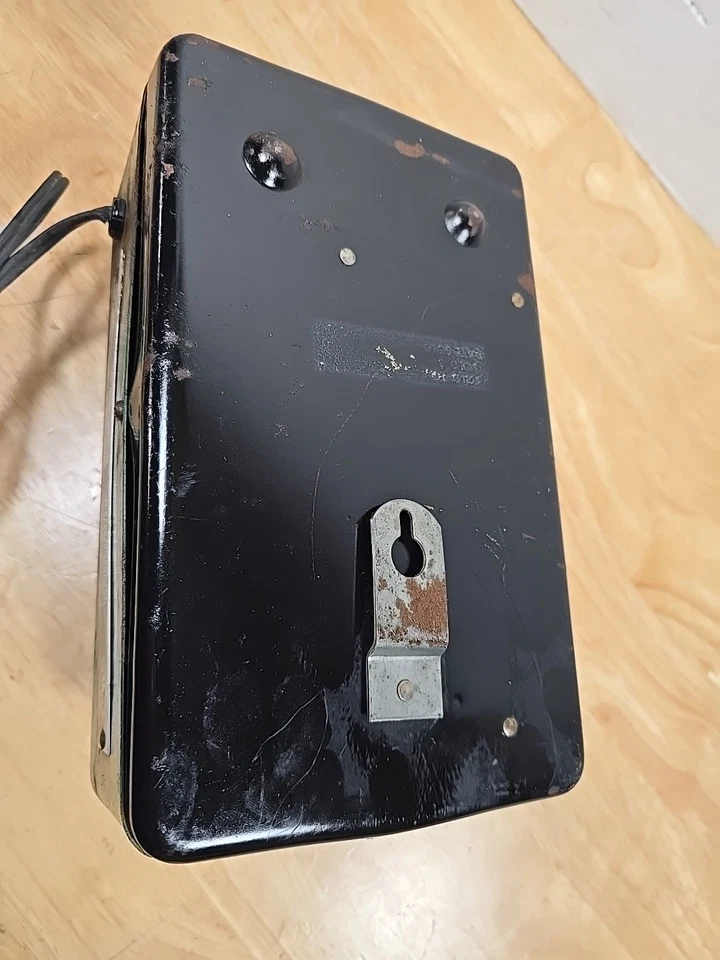 Vintage ESCO ELECTRIC FENCE CONTROL BOX, Model ES-608 - Image 3 of 4