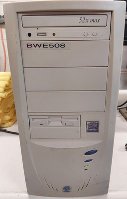 Vintage Retro Gaming PC Tower-Intel Celeron 600 MHZ -BOOTS-Caps Good