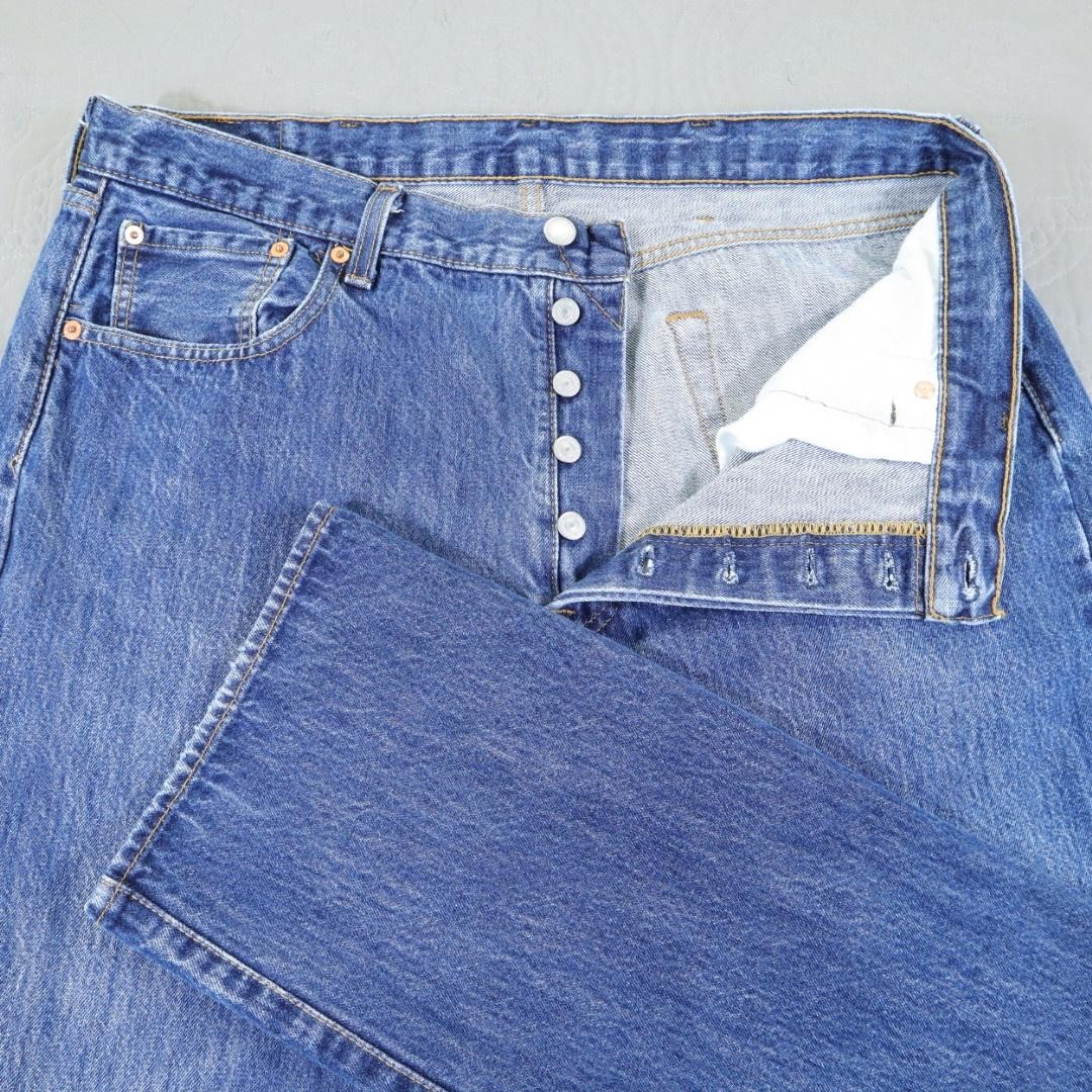 Levis 501 Jeans Mens 38x30 Blue Wash Button Fly Straight Leg Denim Classic