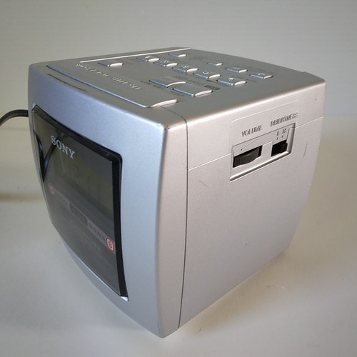 Sony Dream Machine ICF-C113V Silver Cube Alarm Clock-AM/FM-Corded-Tested Works - Picture 4 of 10