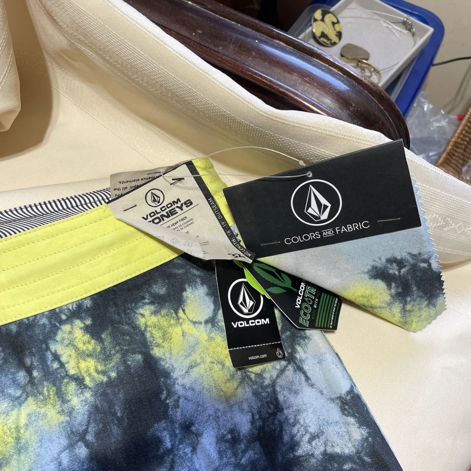 Volcom Stoneys Beach Swim Surf Board Shorts Mens Size 32 Saturate Lime Tie Dye - Image 2 of 4