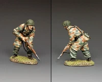 KING & COUNTRY LUFTWAFFE LW083 FALLSCHIRMJAGER CAUTIOUSLY ADVANCING