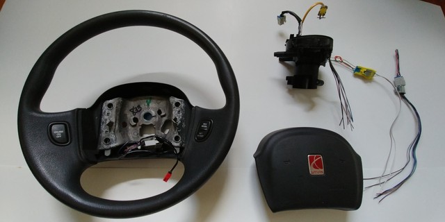 2004-2005 SATURN VUE STEERING WHEEL WITH CRUISE CONTROL-AIR BAG