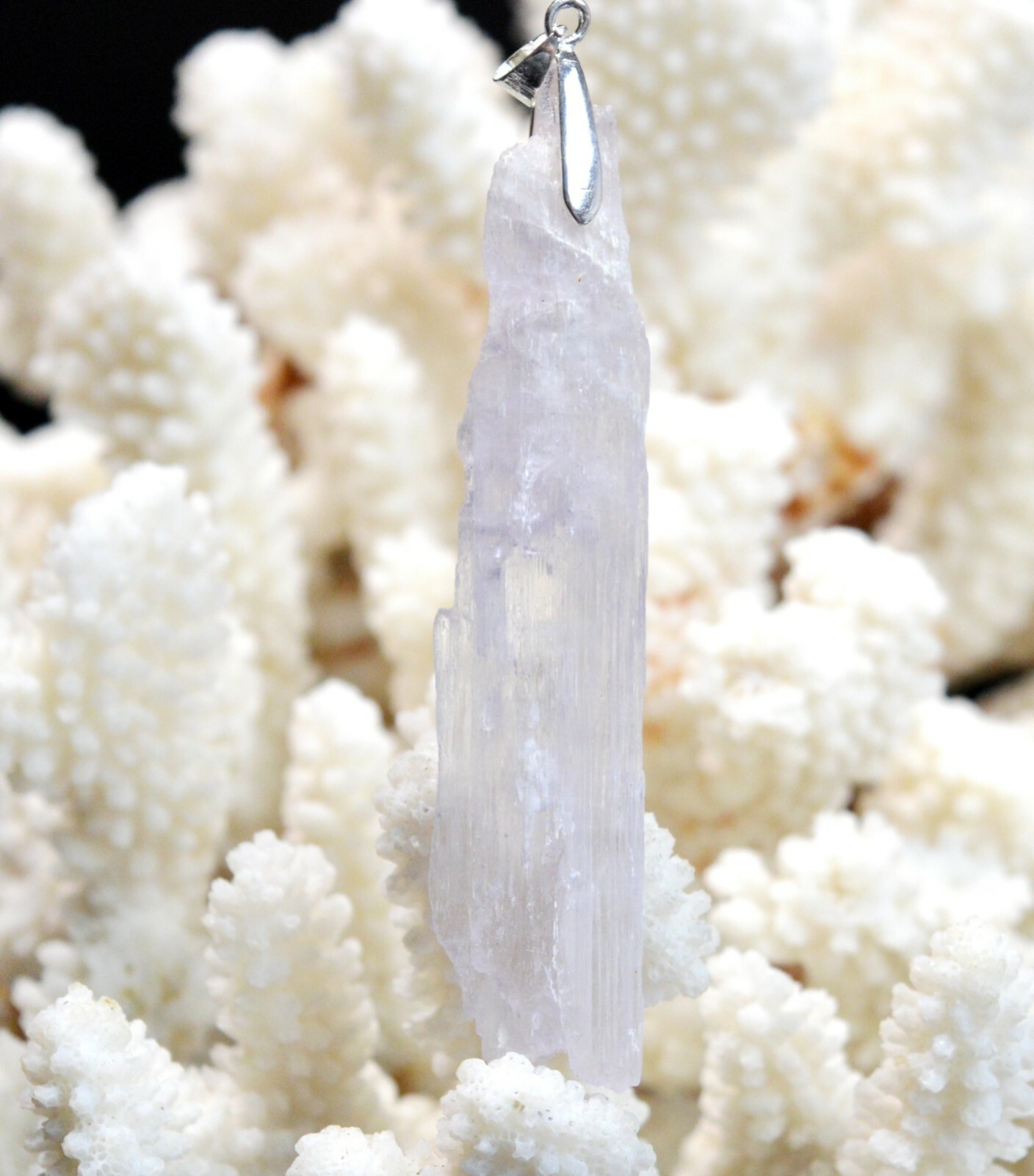 Pendentif Kunzite 83 carats en cabochon de qualité gemme naturelle du Pakistan