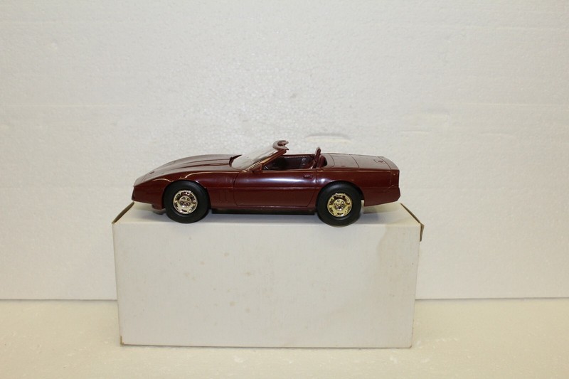 1988 Dark Red Metallic   Corvette Convertible 1/25th promo💥Tissue Box💥