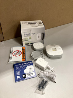 Hub y controlador de garaje inteligente inalámbrico Chamberlain MyQ blanco