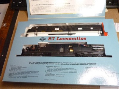 Life Like Proto 2000 23074 New HO Southern Black Tuxedo E7A #2907 w/Mars Light 