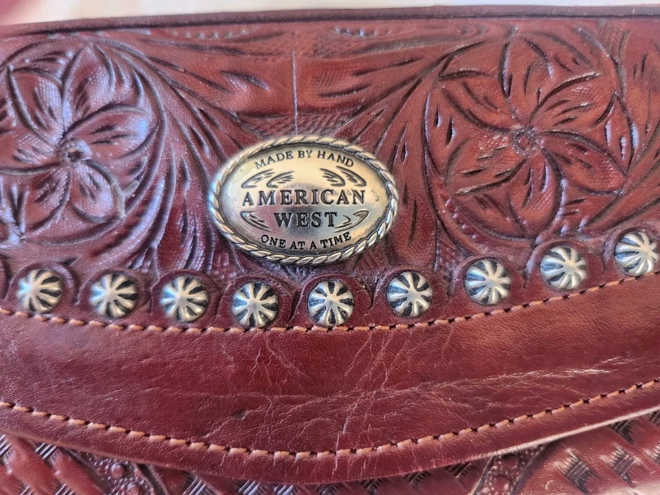 Cartera American West Cuero Marrón Tocada a Mano Triple Tachonada Vaquera Occidental Foto 2 de 4