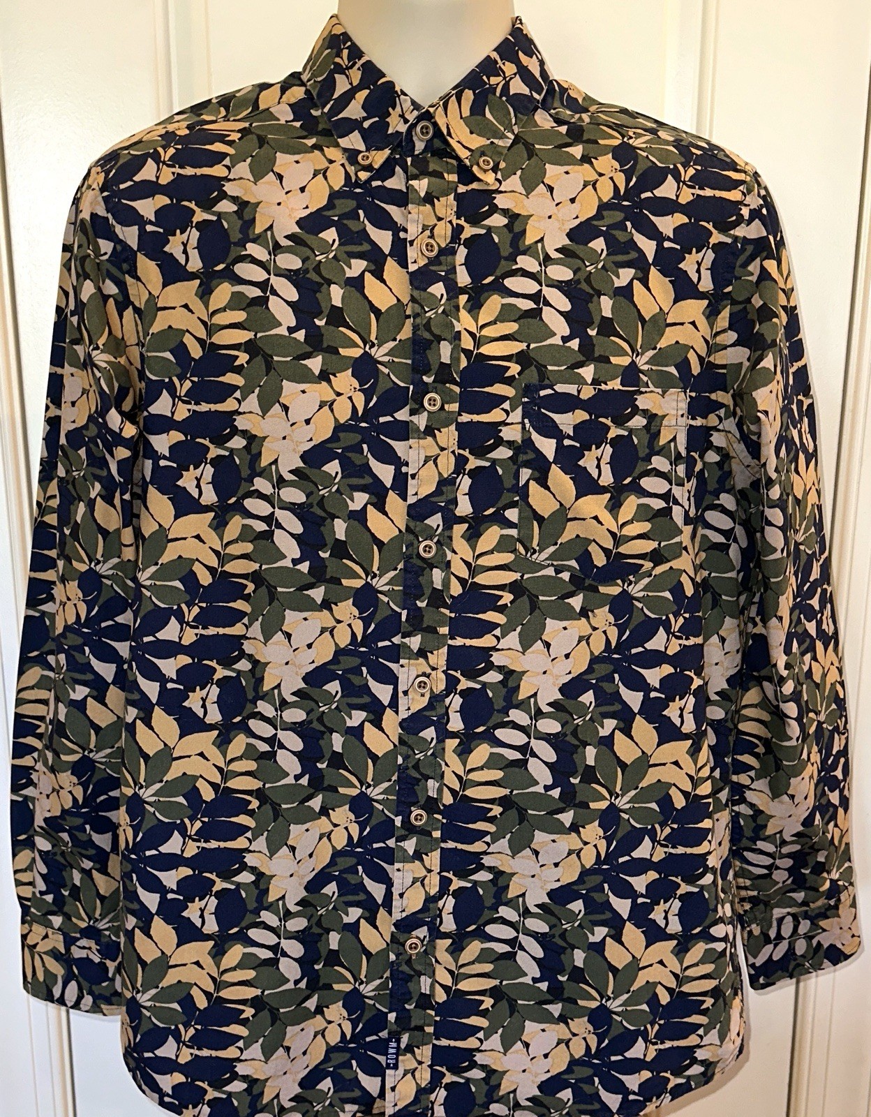 ROWM Men’s Multicolor Leaf Pattern Button Down Lo… - image 3