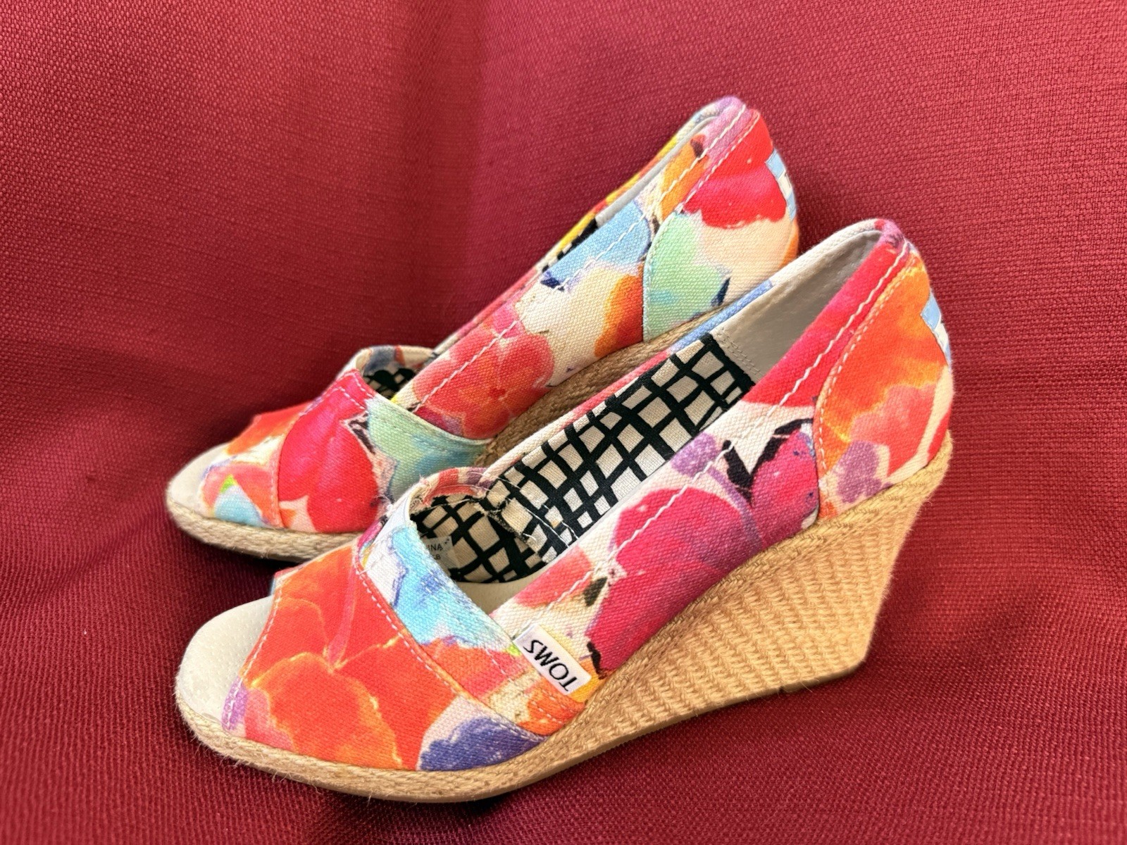 TOMS Women’s Red/Orange Floral Peep Toe Slip On Fabric Espadrille Wedge Size 6