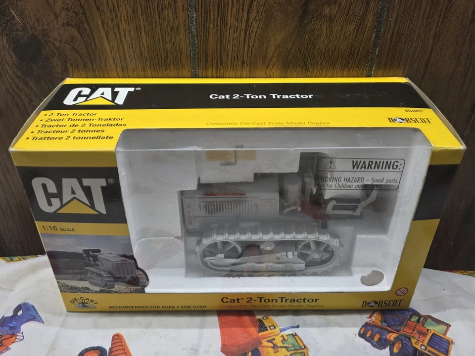 Norscot Caterpillar 2 Ton Track Type Tractor 1:16 Scale - Image 2 of 4