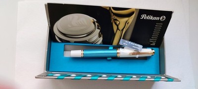 Beautiful Pelikan Souverän M600 Turquoise White Special Edition fountain pen.