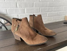 Crown Vintage Larin Womens Ankle Brown Suede Distress Boots Sz 8.5 M