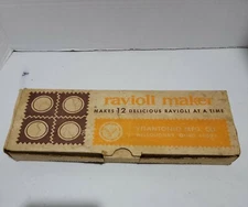 Vintage Vitantonio Ravioli Pasta Maker #512 exellent used condtion 