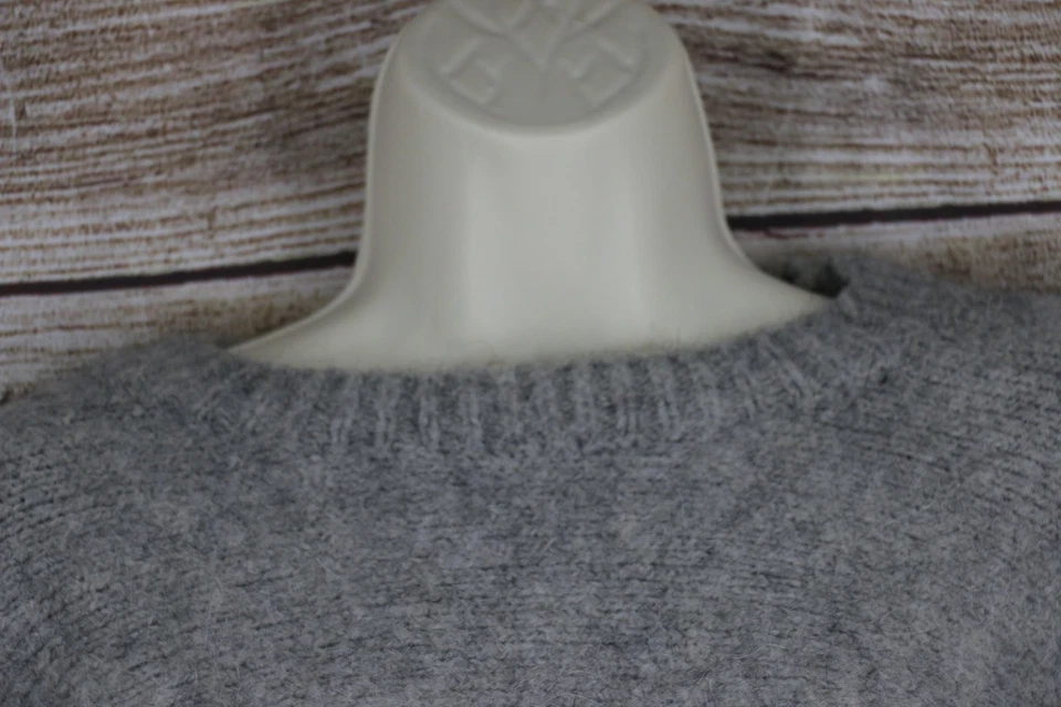 Suéter H&M para mujer talla pequeña de lana recortado gris jaspeado Foto 2 de 4