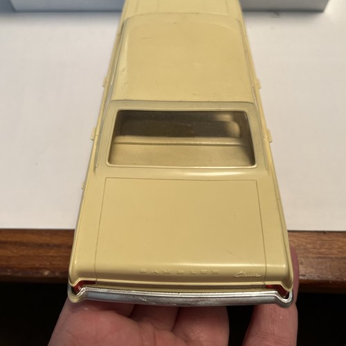 1965 Rambler Classic 770 Plastic Promo Model 1/25 Scale Cream Color - Picture 10 of 11