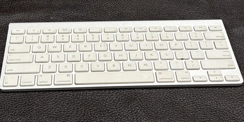 Apple Portable Keyboard 11 Inches Silver Battery Powered Model A1255 - Picture 5 of 7