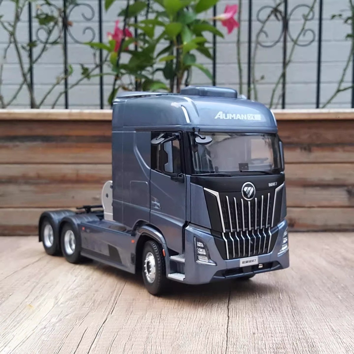 1/24 Scale Foton Dailmer Auman Galaxy 7 LNG Truck tractor Diecast