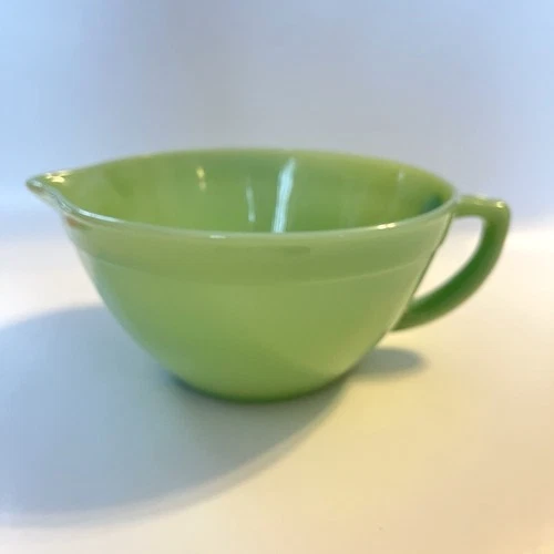 Vintage Anchor Hocking Jadeite Fire King Round Handled Batter Bowl w/ Spout 7½"D