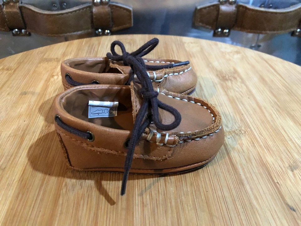 Mocasín sin cordones Cole Haan Grant Driver de cuero marrón sin usar, en caja, bebé EE. UU. 1 Foto 2 de 4