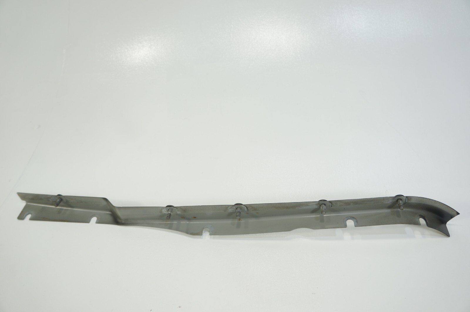 06-2012 Bentley Flying Spur Front Right Passenger Fender Strip Bracket Mount
