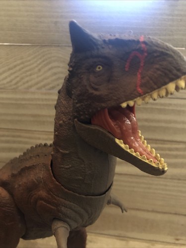 Jurassic World Camp Cretaceous Control 'N Conquer Carnotaurus Toro - Picture 2 of 5