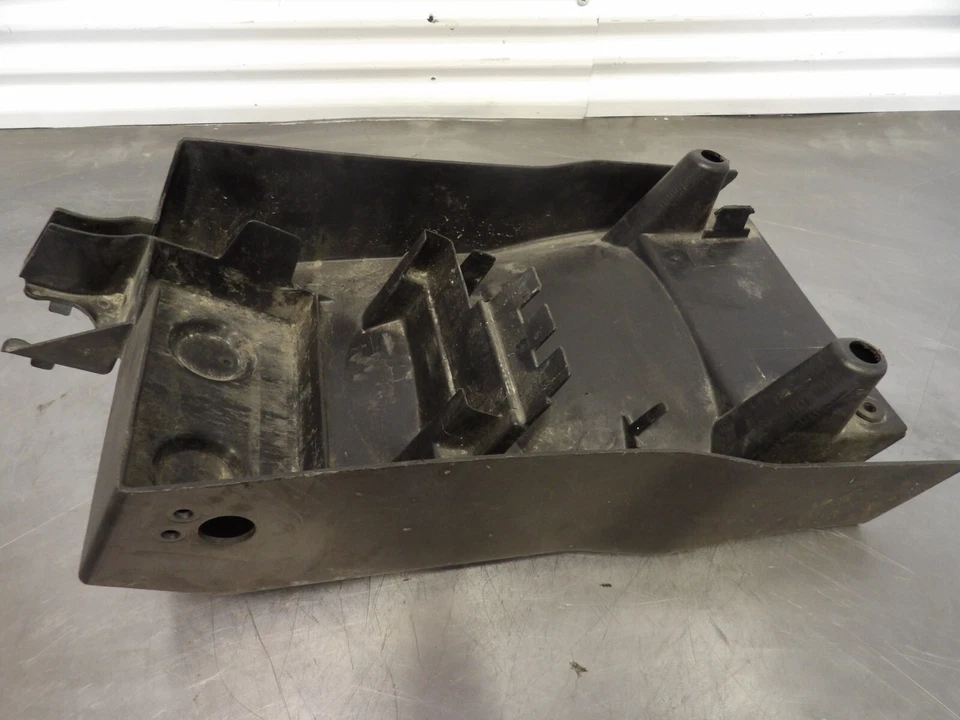 03-04 Kawasaki ZX6RR / NINJA ZX6R заднее крыло под лоток аккумулятора 35023-1600 - Изображение 2 из 3