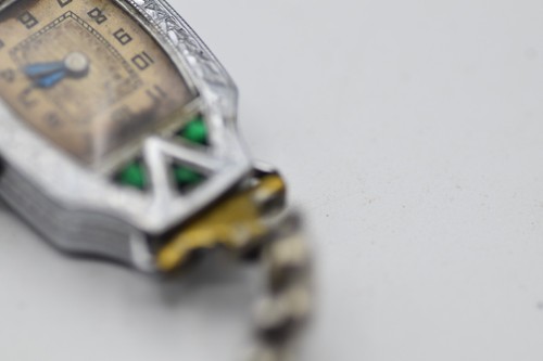 ANTIQUE LADIES WRISTWATCHFROM 1920-1930 BULOVA EMERALDS - Picture 3 of 6