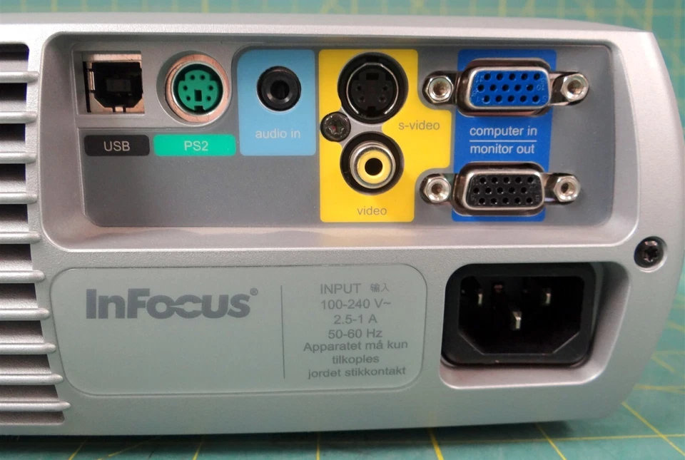 InFocus Model LP240 Projector With XGA 1024x768 Resolution - FOR PARTS - Image 4 of 4