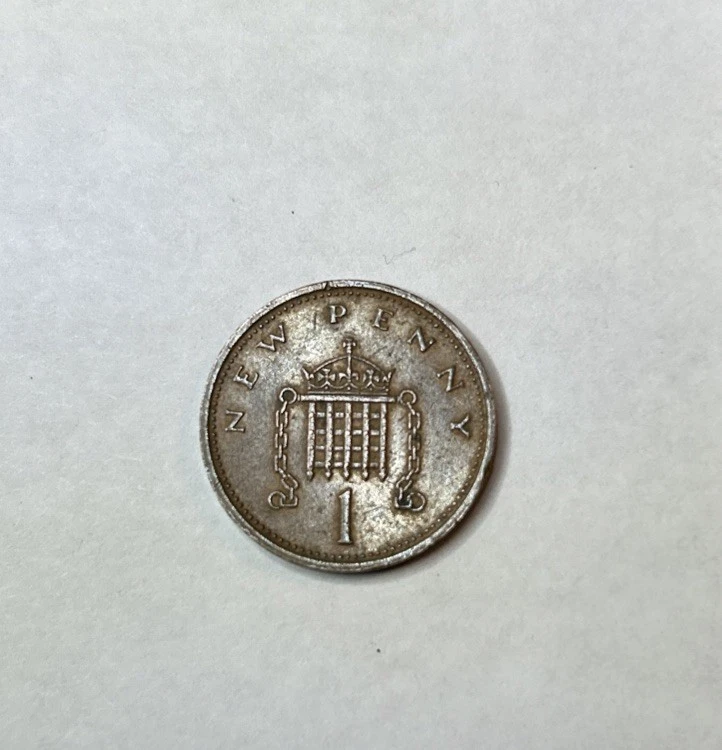 Rare collectible 1973 New Penny (1p)  Queen Elizabeth & Tudor Rose  - Image 2 of 4