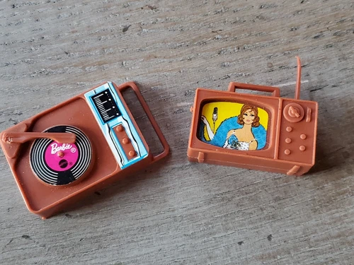 Vintage BUSY BARBIE #3311 Accessories Brown Record Player and Television 1970's