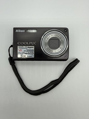 Nikon COOLPIX S550 10.0 MP Compact Digital Camera 5x Zoom VR ISO