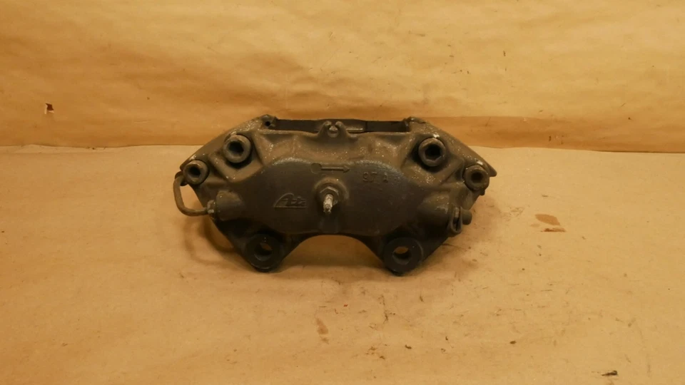 Pinça de freio Ferrari 348 dianteira direita preta PN 134091 - Imagem 3 de 4