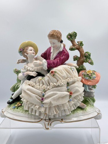 Grande Statuette figurine groupe romantique porcelaine Unterweissbach Dentelle