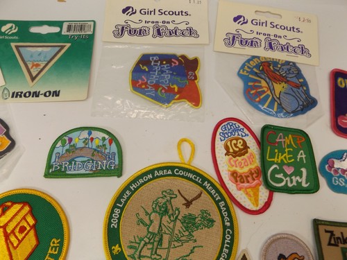 Girl Scouts Brownies Badges Patches Lot of 19 - Picture 3 of 5