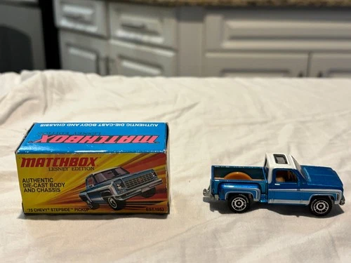 2009 MATCHBOX DIECAST CAR LESNEY EDITION W BOX '75 CHEVY STEPSIDE PICKUP TRUCK
