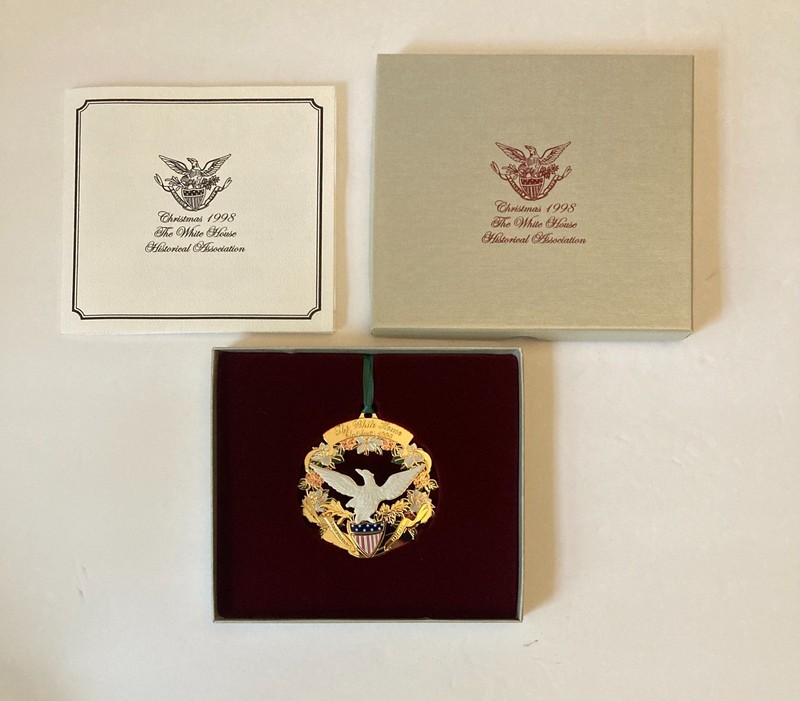 The White House Historical Association Christmas 1998 ornament - great condition