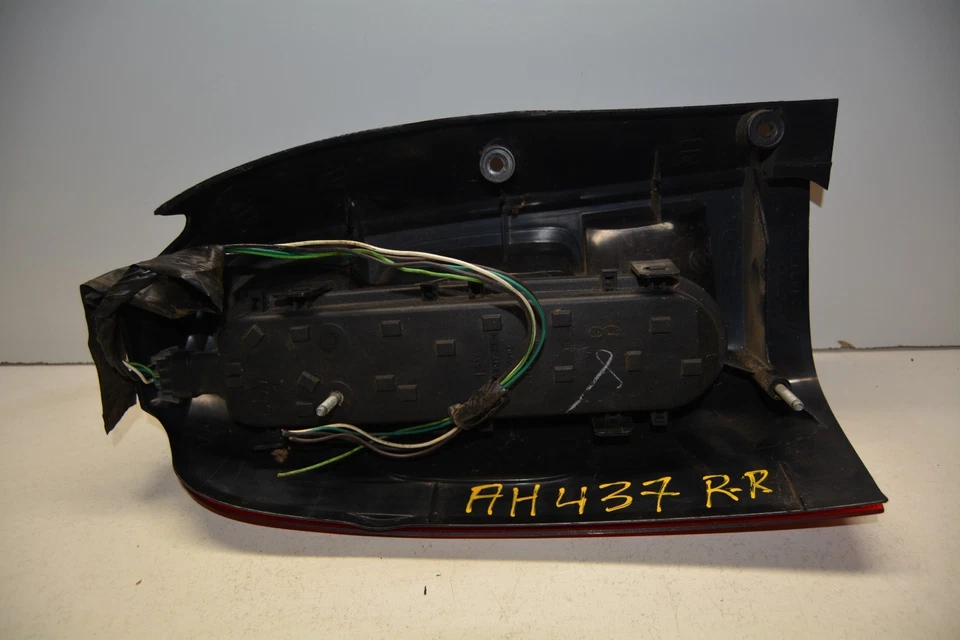 1997 - 2005 PONTIAC MONTANA VAN RIGHT SIDE TAIL LIGHT LAMP OEM, 166-01800 - Image 3 of 4