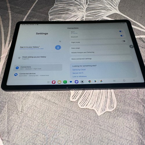 Samsung Galaxy Tab S8 128GB, Wi-Fi + 5G SM-X706B - ***BEND IN TABLET*** - Picture 4 of 13