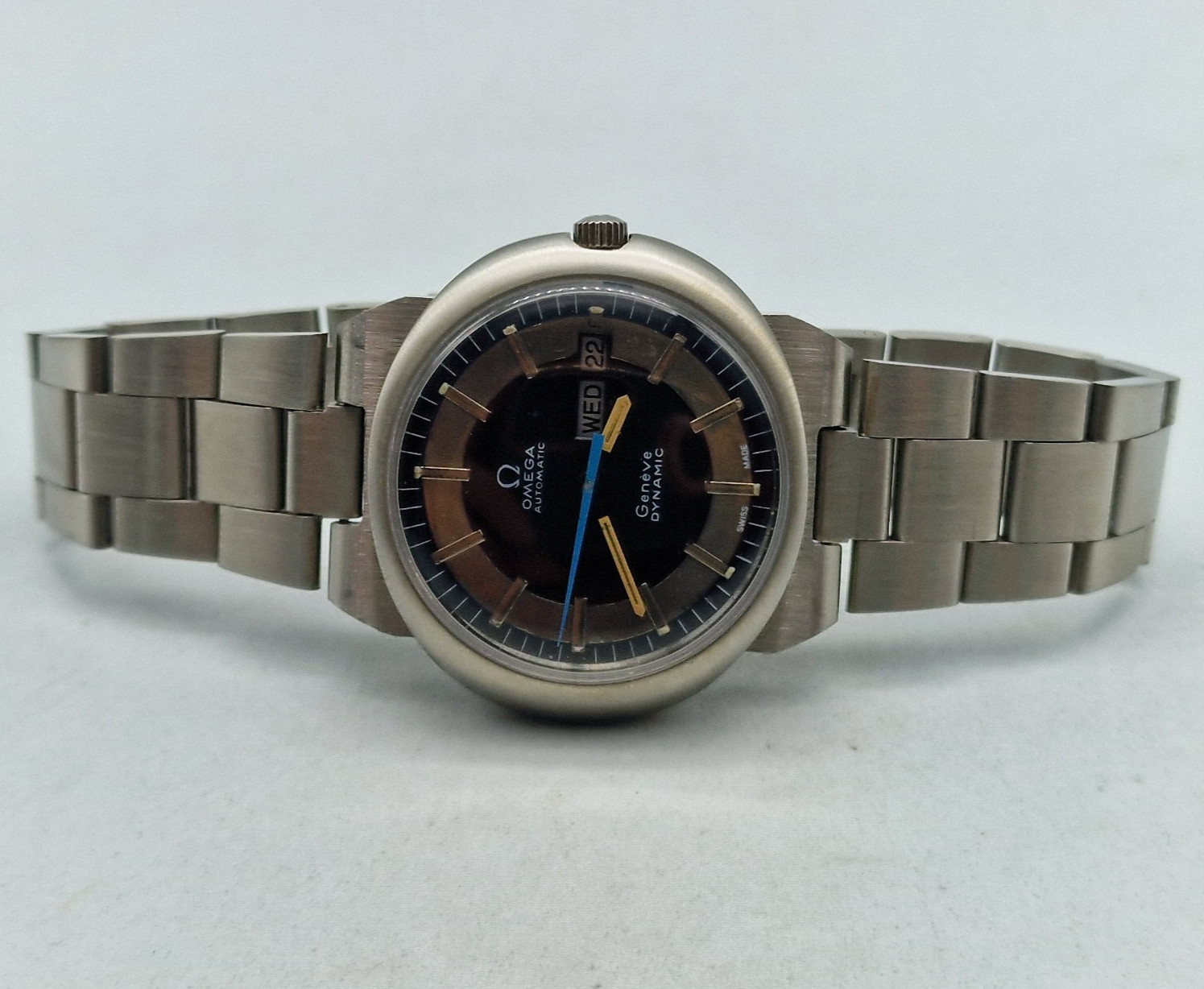 / MAN'S GENEVE W097 VINTAGE AUTO WATCH OMEGA DIAL TWOTONE DAYDATE - VintageWatches.PK / MAN'S GENEVE W097 VINTAGE AUTO WATCH OMEGA DIAL TWOTONE DAYDATE - vintagewatches.pk