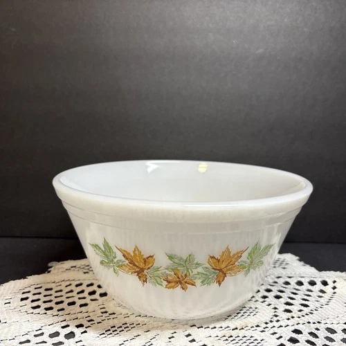 Vintage MCM Federal Glass Salem Maple Leaf 7” Milk Glass Mixing Bowl