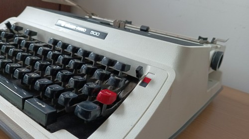 Silver Reed 500 Typewriter | Vintage Retro | With Hard Case | Working | VGC - Picture 6 of 14