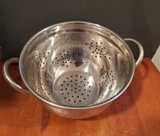 Vintage Stainless Steel, Footed Colander, Made in India, 8" Wide, nice       4D